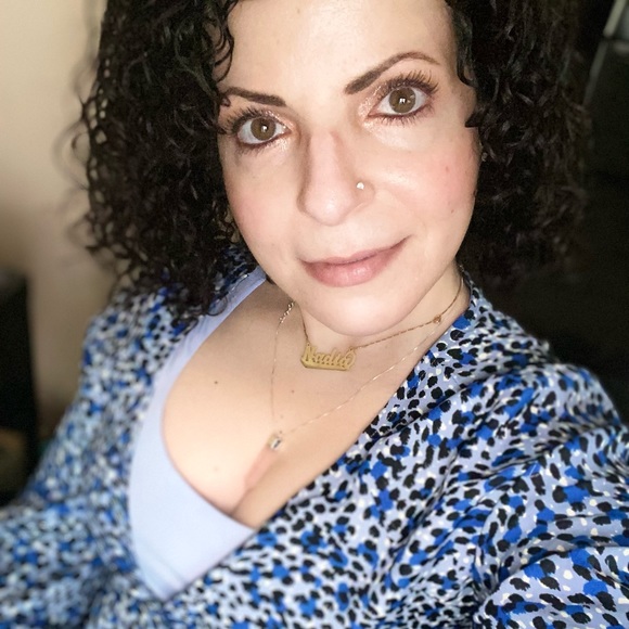 Meet your Posher, Nadia - Picture 2 of 2